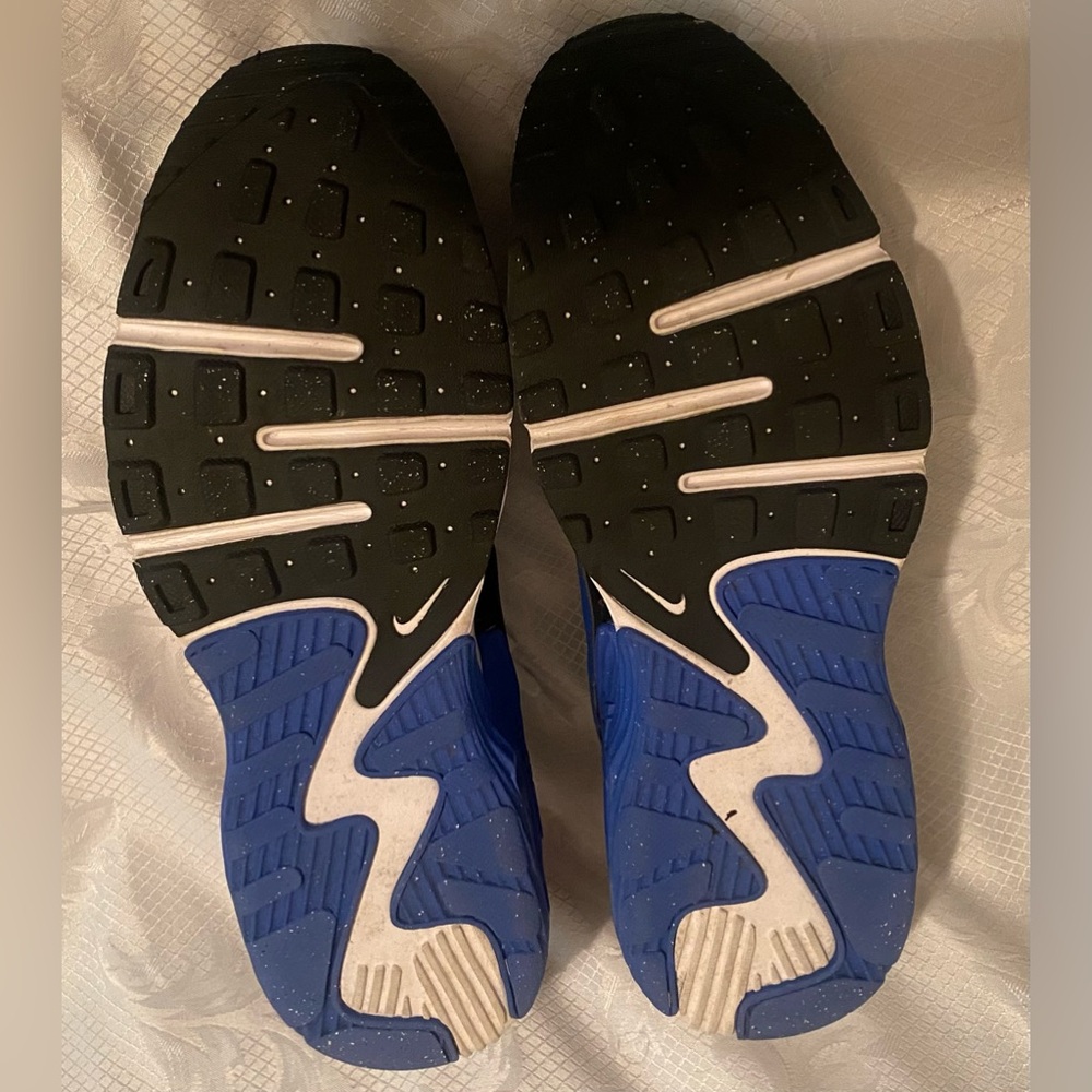 Nike Air Max Sneakers in Black and Blue - Picture 3 of 10